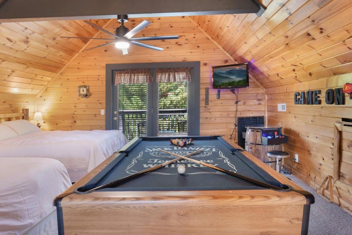 Ryes And Shine Bootlegger'S Cabin! Hot Tub* Pool* Arcade* Billiards *Ev * Pet Friendly Sevierville Exterior photo