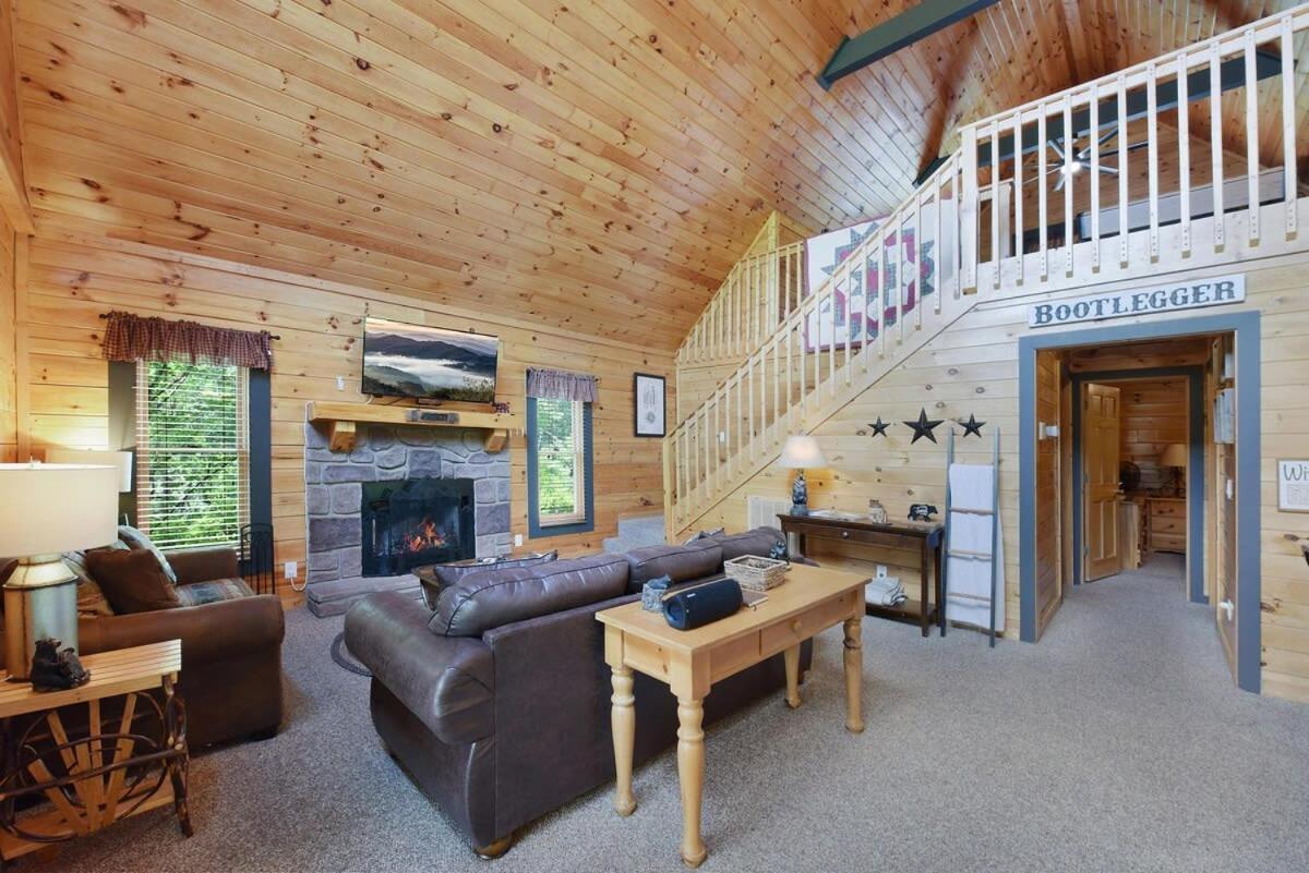 Ryes And Shine Bootlegger'S Cabin! Hot Tub* Pool* Arcade* Billiards *Ev * Pet Friendly Sevierville Exterior photo