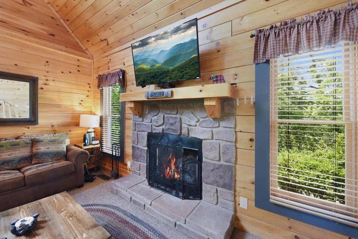Ryes And Shine Bootlegger'S Cabin! Hot Tub* Pool* Arcade* Billiards *Ev * Pet Friendly Sevierville Exterior photo