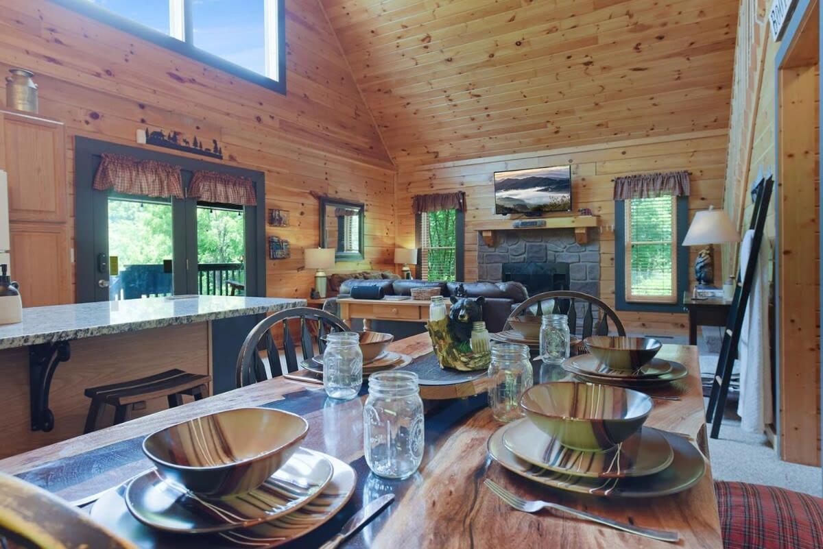 Ryes And Shine Bootlegger'S Cabin! Hot Tub* Pool* Arcade* Billiards *Ev * Pet Friendly Sevierville Exterior photo