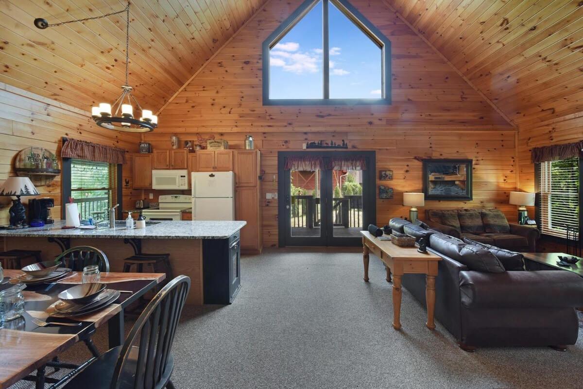Ryes And Shine Bootlegger'S Cabin! Hot Tub* Pool* Arcade* Billiards *Ev * Pet Friendly Sevierville Exterior photo