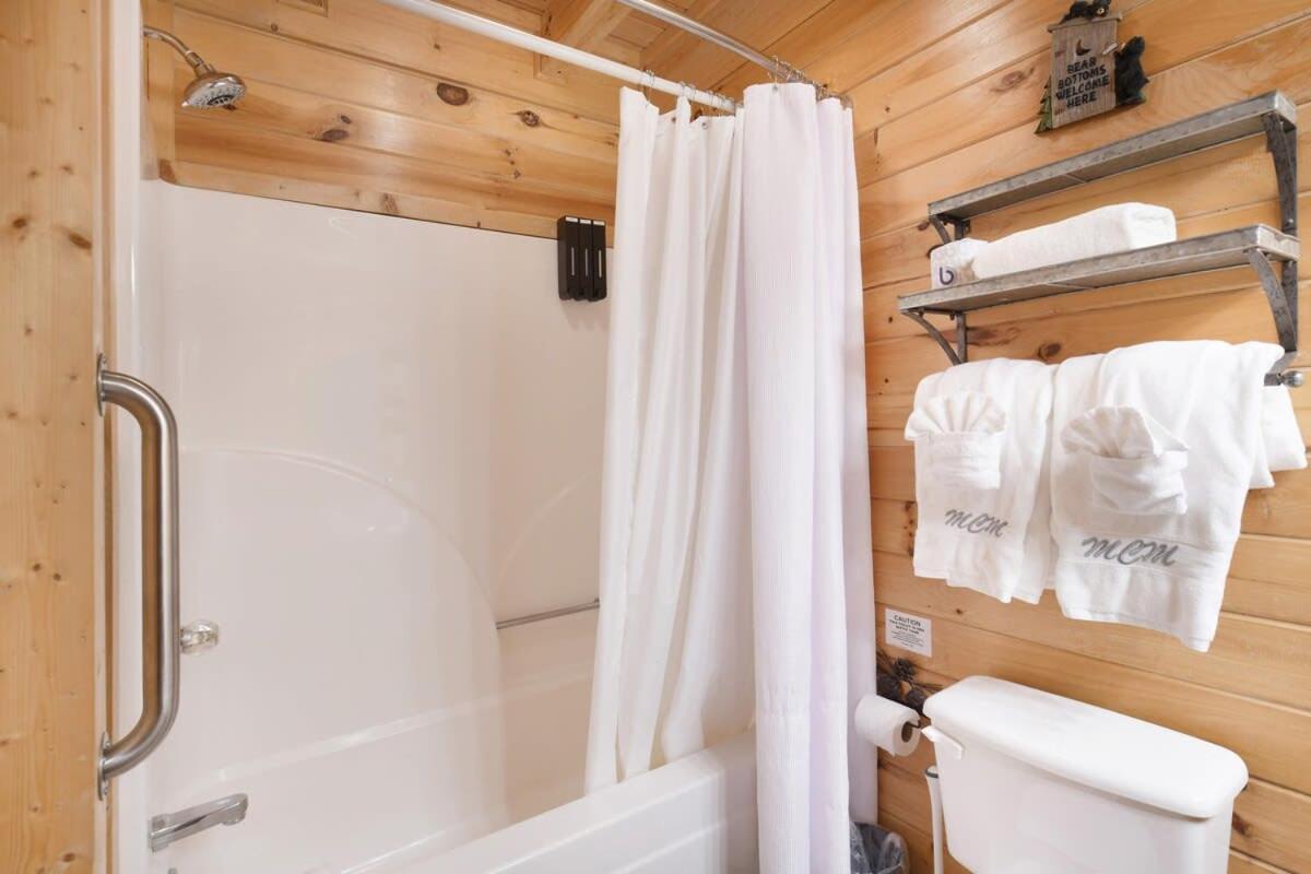 Ryes And Shine Bootlegger'S Cabin! Hot Tub* Pool* Arcade* Billiards *Ev * Pet Friendly Sevierville Exterior photo