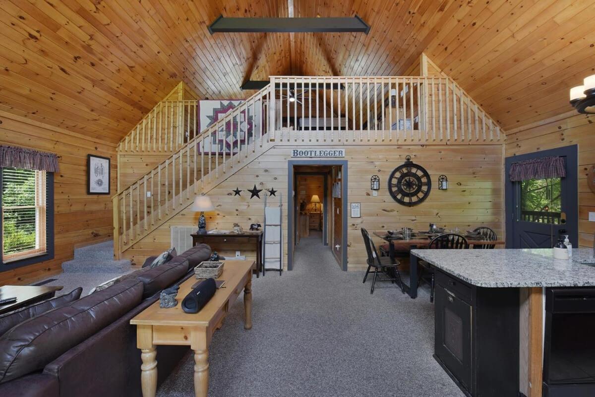 Ryes And Shine Bootlegger'S Cabin! Hot Tub* Pool* Arcade* Billiards *Ev * Pet Friendly Sevierville Exterior photo