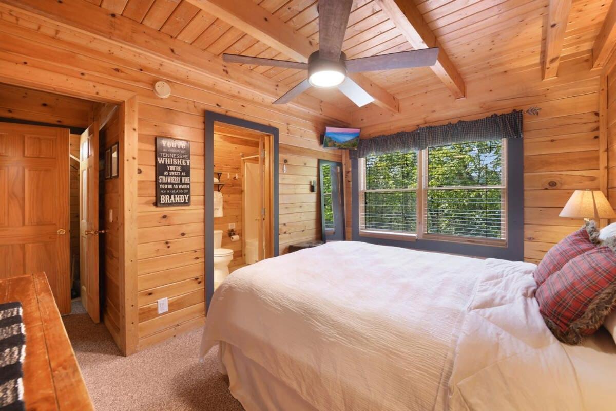 Ryes And Shine Bootlegger'S Cabin! Hot Tub* Pool* Arcade* Billiards *Ev * Pet Friendly Sevierville Exterior photo