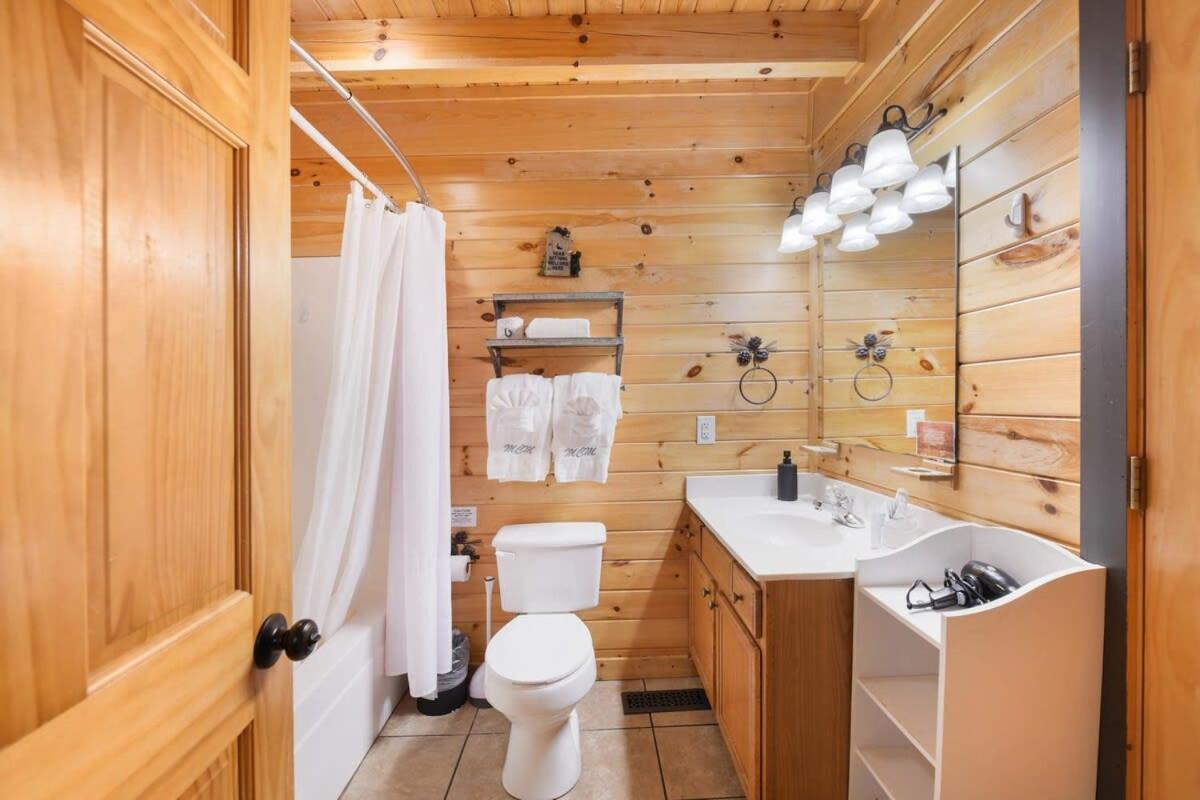Ryes And Shine Bootlegger'S Cabin! Hot Tub* Pool* Arcade* Billiards *Ev * Pet Friendly Sevierville Exterior photo