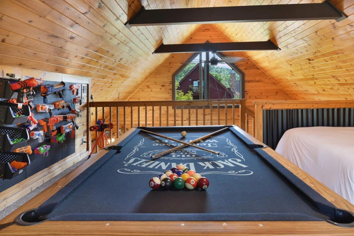 Ryes And Shine Bootlegger'S Cabin! Hot Tub* Pool* Arcade* Billiards *Ev * Pet Friendly Sevierville Exterior photo