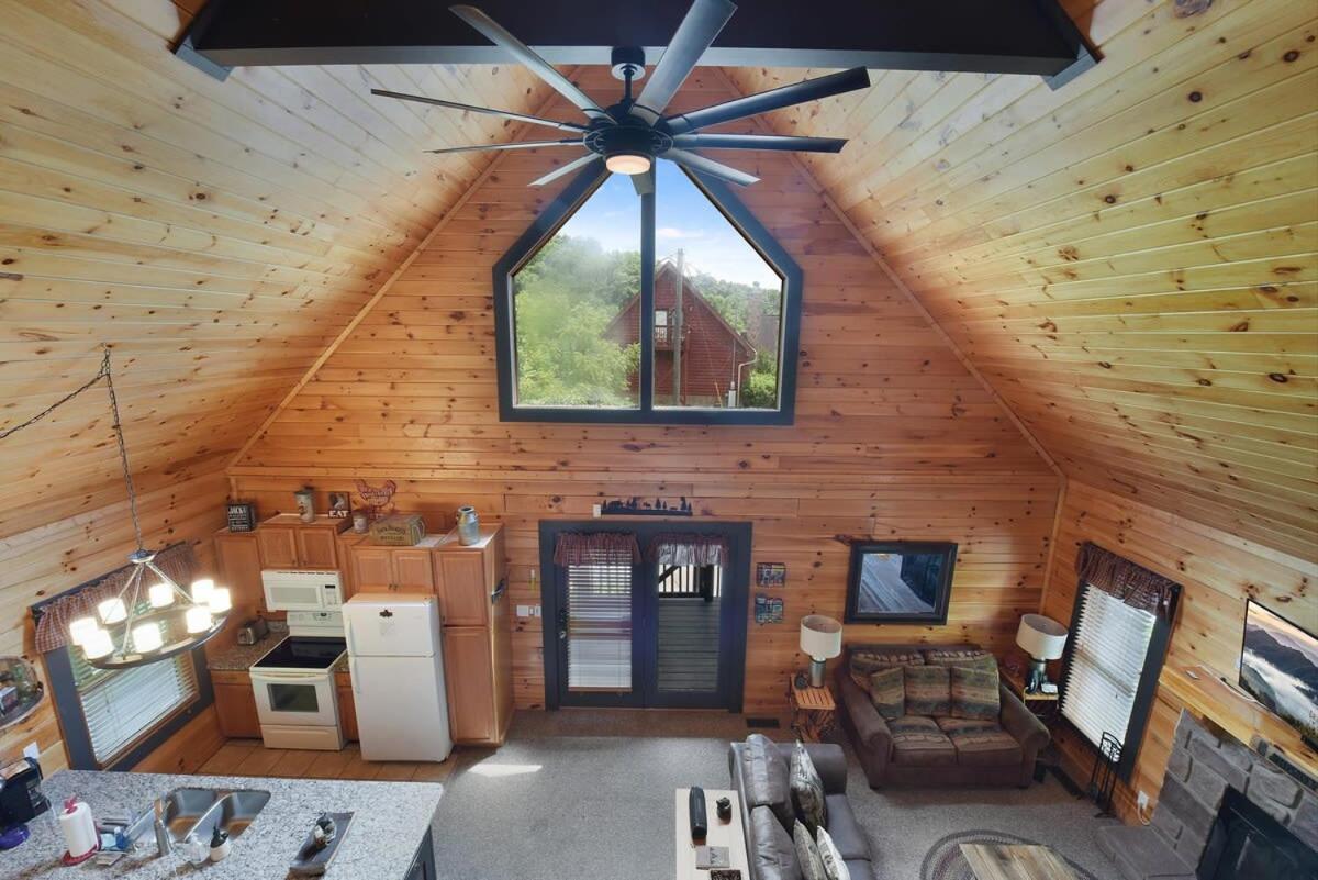 Ryes And Shine Bootlegger'S Cabin! Hot Tub* Pool* Arcade* Billiards *Ev * Pet Friendly Sevierville Exterior photo