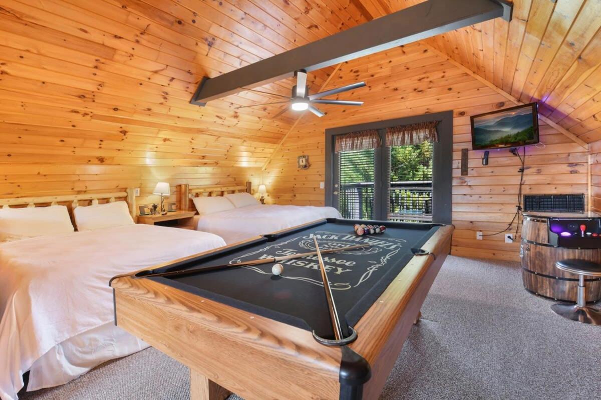 Ryes And Shine Bootlegger'S Cabin! Hot Tub* Pool* Arcade* Billiards *Ev * Pet Friendly Sevierville Exterior photo