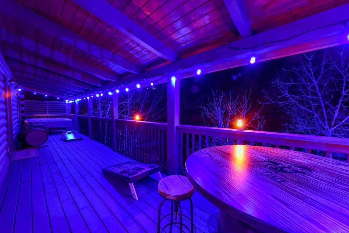 Ryes And Shine Bootlegger'S Cabin! Hot Tub* Pool* Arcade* Billiards *Ev * Pet Friendly Sevierville Exterior photo