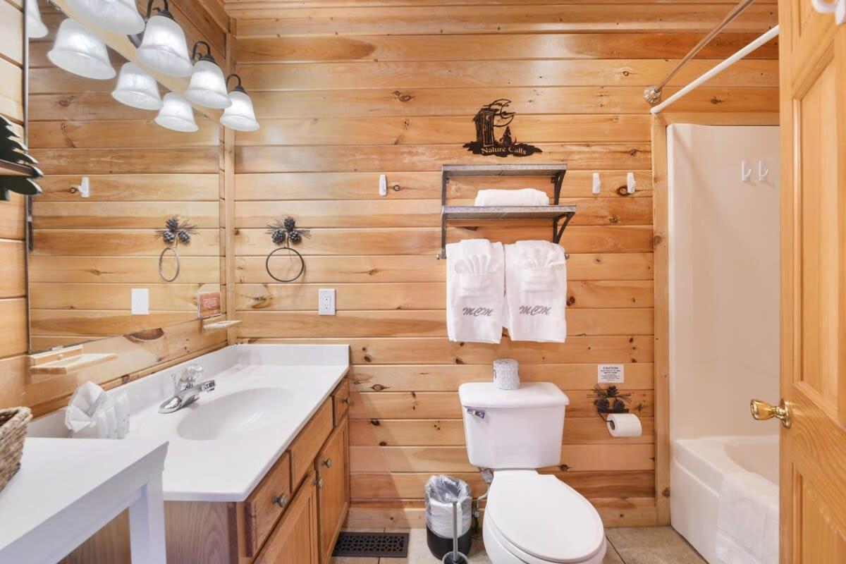 Ryes And Shine Bootlegger'S Cabin! Hot Tub* Pool* Arcade* Billiards *Ev * Pet Friendly Sevierville Exterior photo