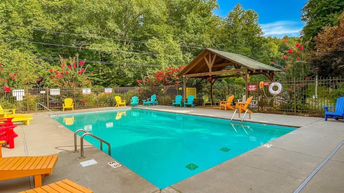 Ryes And Shine Bootlegger'S Cabin! Hot Tub* Pool* Arcade* Billiards *Ev * Pet Friendly Sevierville Exterior photo